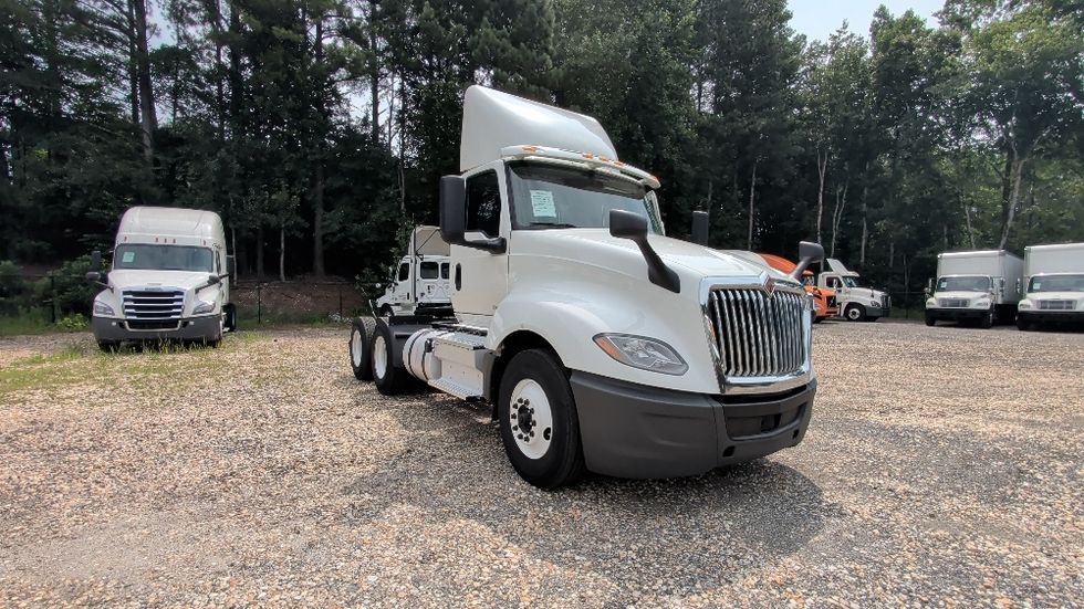 Day Cab Tractor-Heavy Duty Tractors-International-2019-LT625-Suwanee-GA-431,617\n\t\tmiles-$ 23,500 - Image 1