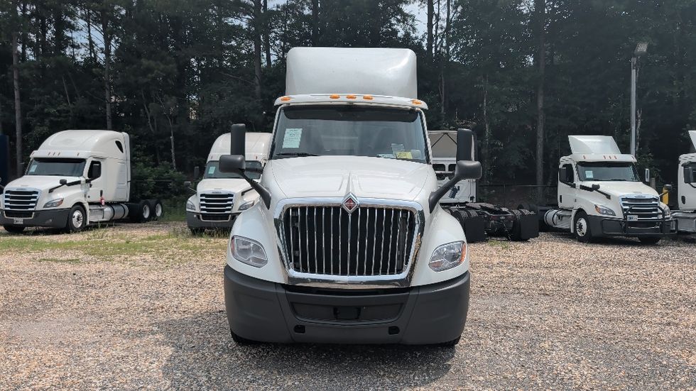 Day Cab Tractor-Heavy Duty Tractors-International-2019-LT625-Suwanee-GA-431,617\n\t\tmiles-$ 23,500 - Image 2