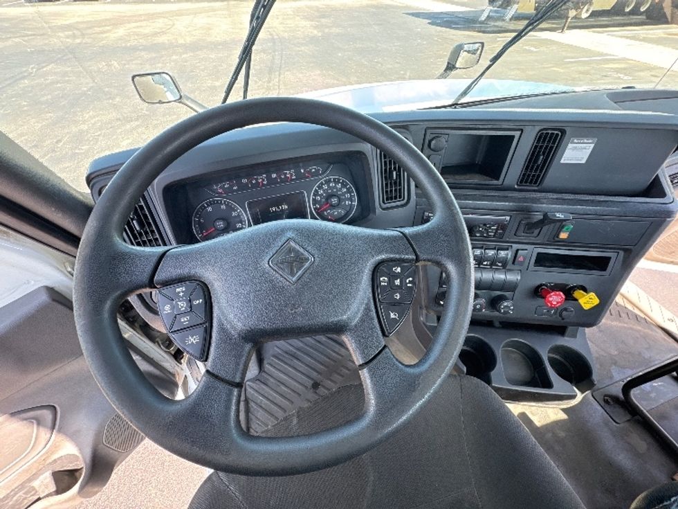 Day Cab Tractor-Heavy Duty Tractors-International-2019-LT625-Swedesboro-NJ-189,781\n\t\tmiles-$ 31,250 - Image 11