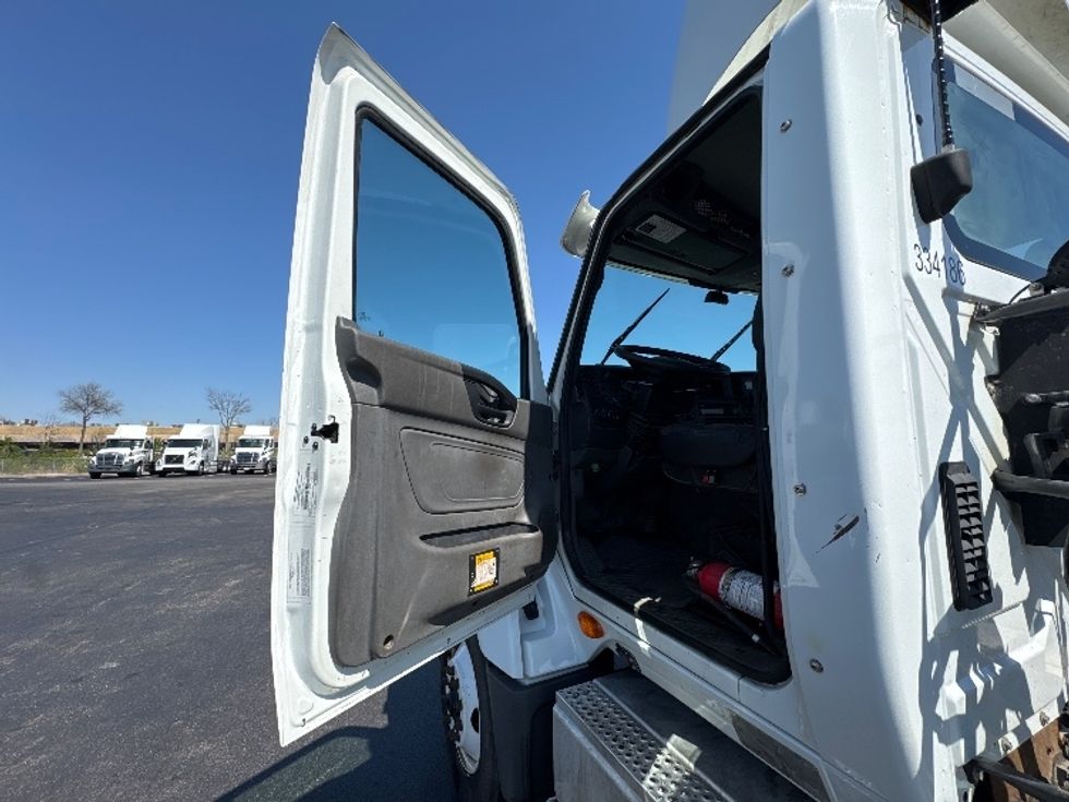 Day Cab Tractor-Heavy Duty Tractors-International-2019-LT625-Swedesboro-NJ-189,781\n\t\tmiles-$ 31,250 - Image 9