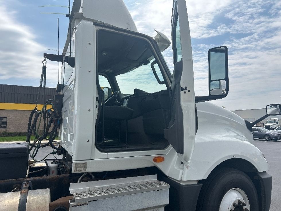 Day Cab Tractor-Heavy Duty Tractors-International-2019-LT625-Swedesboro-NJ-209,173\n\t\tmiles-$ 28,750 - Image 12