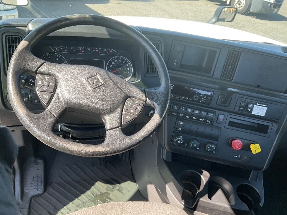 Day Cab Tractor-Heavy Duty Tractors-International-2019-LT625-Tacoma-WA-126,656\n\t\tmiles-$ 32,250 - Image 11