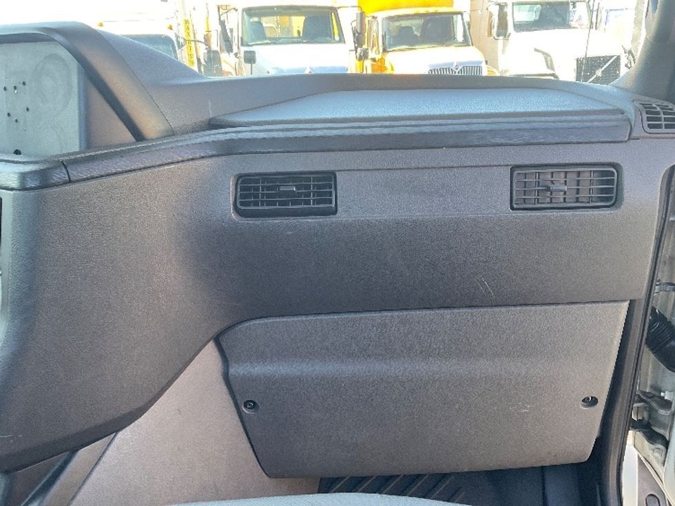 Day Cab Tractor-Heavy Duty Tractors-International-2019-LT625-Tacoma-WA-126,656\n\t\tmiles-$ 32,250 - Image 12