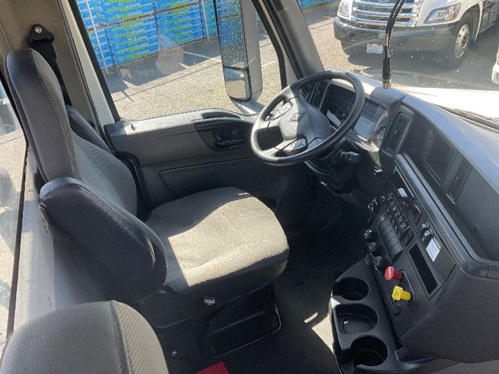 Day Cab Tractor-Heavy Duty Tractors-International-2019-LT625-Tacoma-WA-126,656\n\t\tmiles-$ 32,250 - Image 13