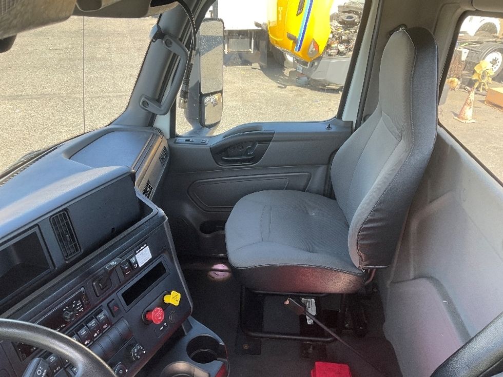Day Cab Tractor-Heavy Duty Tractors-International-2019-LT625-Tacoma-WA-126,656\n\t\tmiles-$ 32,250 - Image 16