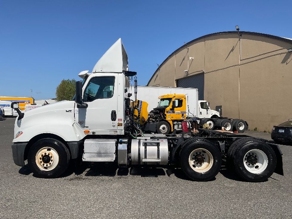 Day Cab Tractor-Heavy Duty Tractors-International-2019-LT625-Tacoma-WA-126,656\n\t\tmiles-$ 32,250 - Image 4