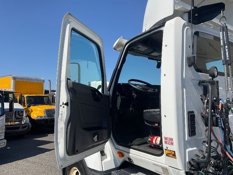 Day Cab Tractor-Heavy Duty Tractors-International-2019-LT625-Tacoma-WA-126,656\n\t\tmiles-$ 32,250 - Image 9