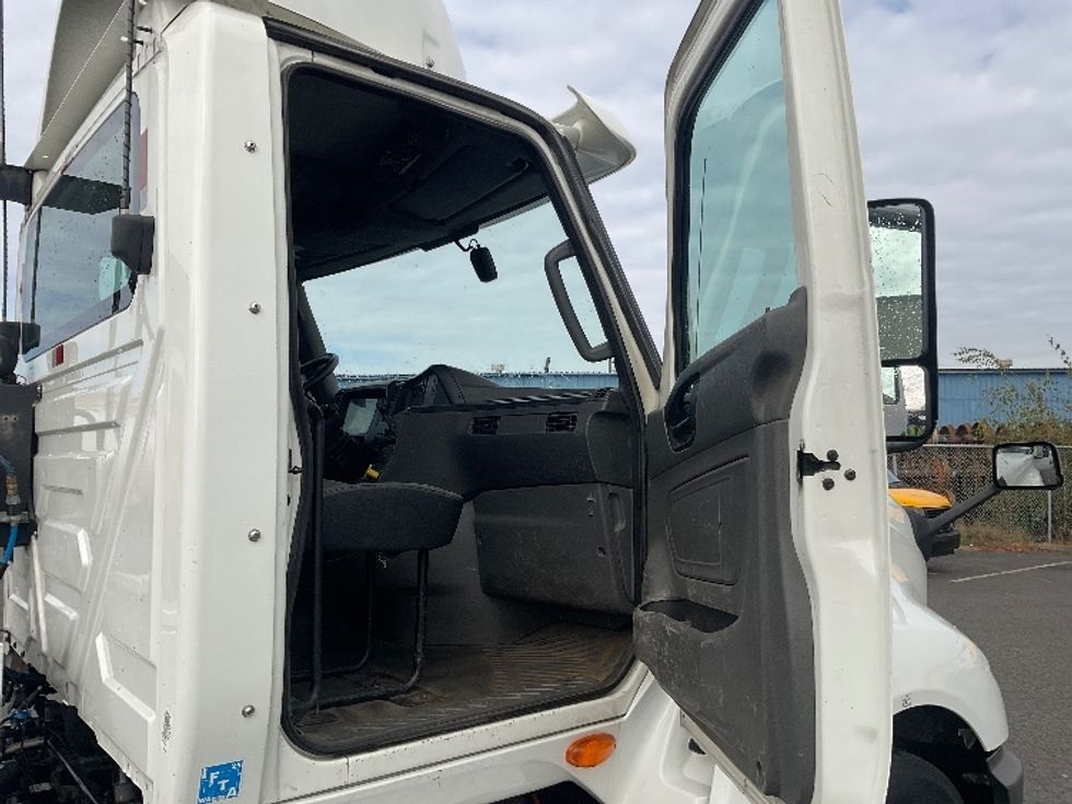 Day Cab Tractor-Heavy Duty Tractors-International-2019-LT625-Tacoma-WA-354,071\n\t\tmiles-$ 27,000 - Image 12