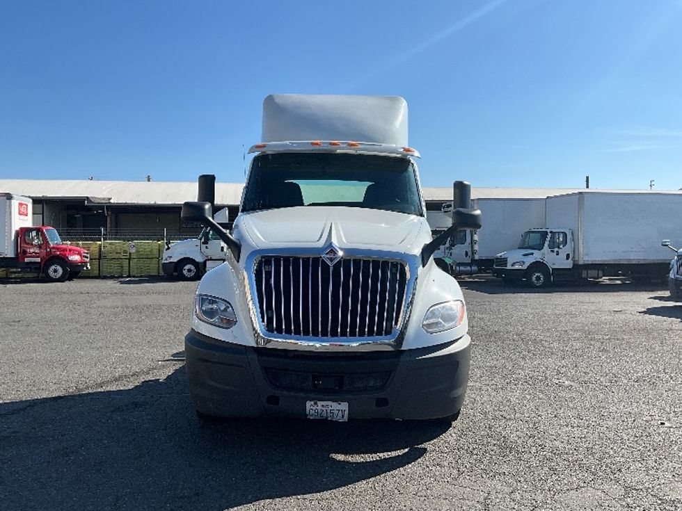 Day Cab Tractor-Heavy Duty Tractors-International-2019-LT625-Tacoma-WA-382,330\n\t\tmiles-$ 25,500 - Image 2