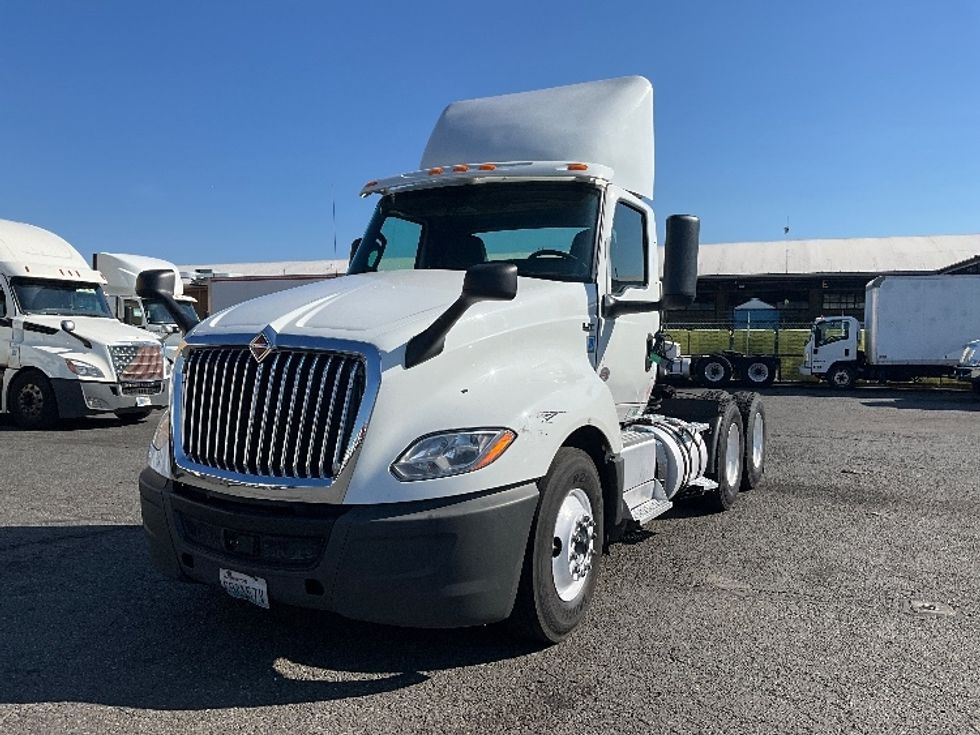 Day Cab Tractor-Heavy Duty Tractors-International-2019-LT625-Tacoma-WA-382,330\n\t\tmiles-$ 25,500 - Image 3