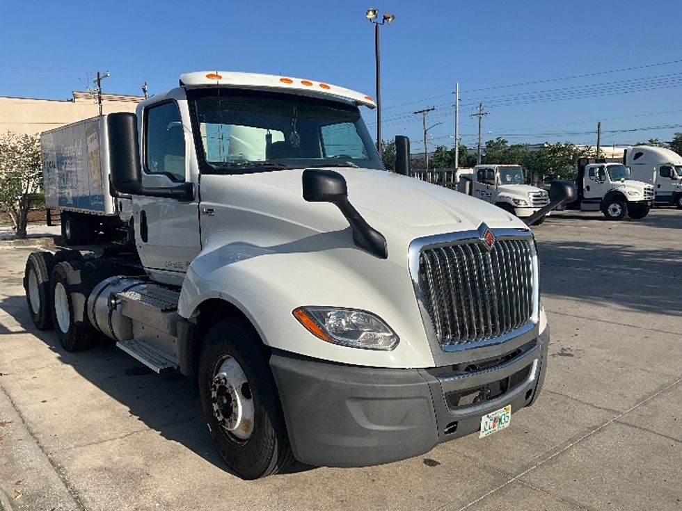 Day Cab Tractor-Heavy Duty Tractors-International-2019-LT625-Tampa-FL-239,894\n\t\tmiles-$ 31,250 - Image 1