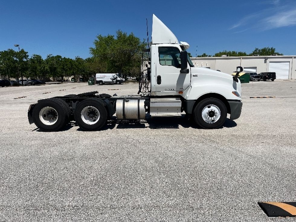 Day Cab Tractor-Heavy Duty Tractors-International-2019-LT625-Tampa-FL-372,994\n\t\tmiles-$ 26,500 - Image 8