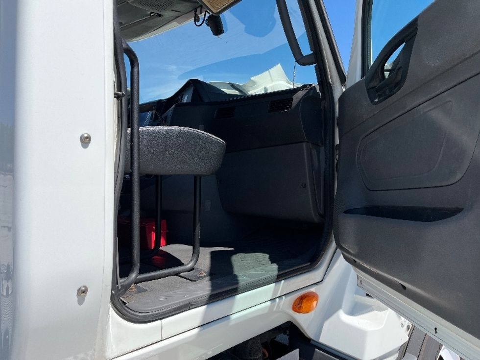 Day Cab Tractor-Heavy Duty Tractors-International-2019-LT625-Tampa-FL-376,132\n\t\tmiles-$ 26,250 - Image 10