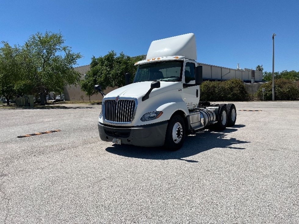 Day Cab Tractor-Heavy Duty Tractors-International-2019-LT625-Tampa-FL-376,132\n\t\tmiles-$ 26,250 - Image 3