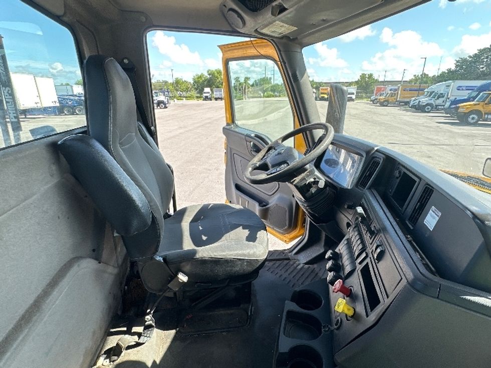 2019 International LT625 LT photo 10