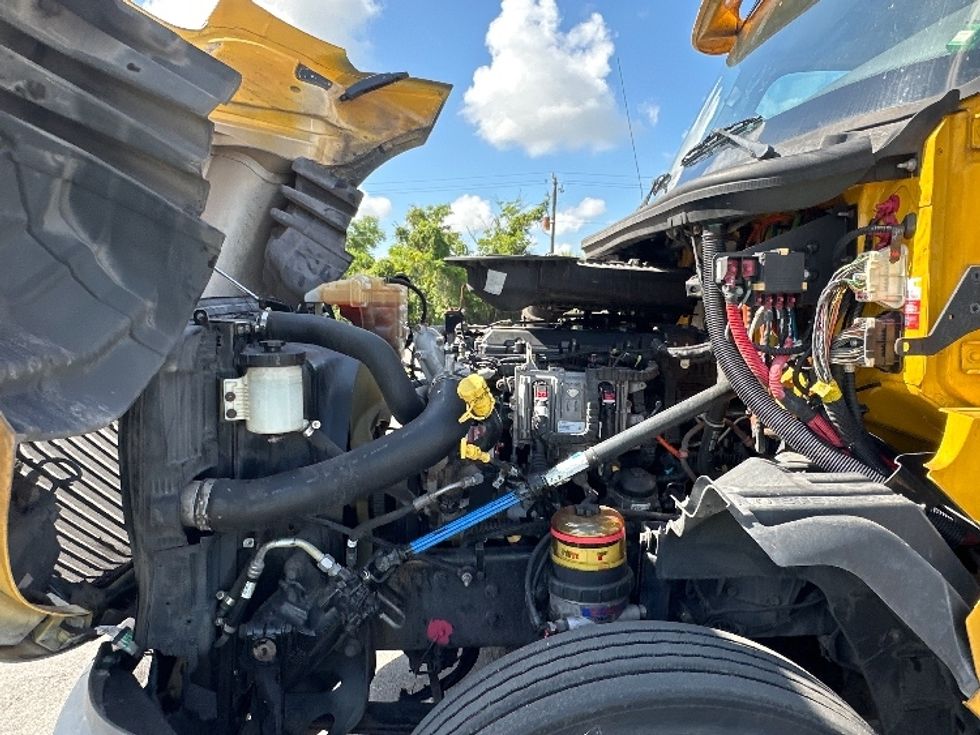 2019 International LT625 LT photo 12