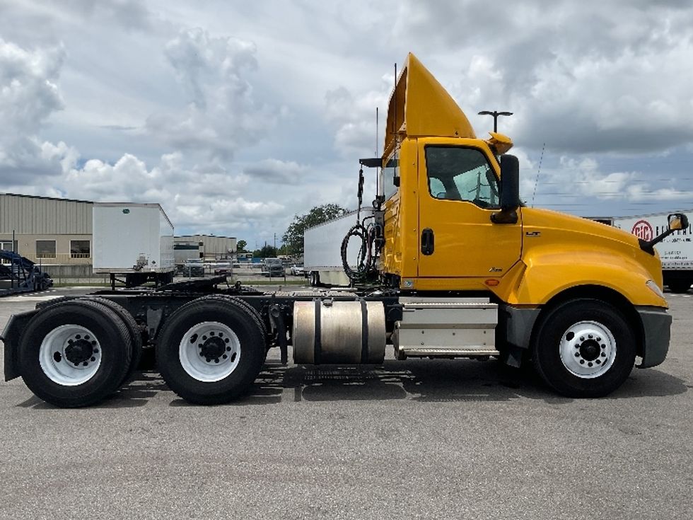 2019 International LT625 LT photo 8