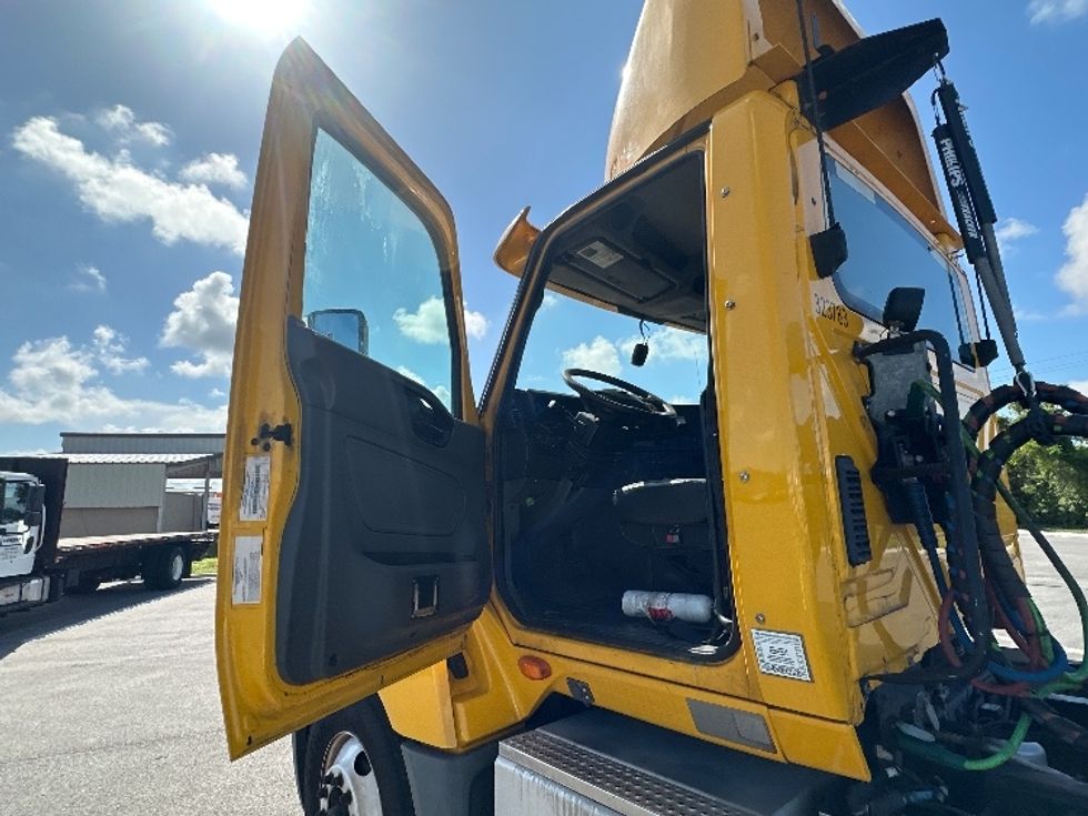 Day Cab Tractor-Heavy Duty Tractors-International-2019-LT625-Tampa-FL-569,046\n\t\tmiles-$ 21,750 - Image 9
