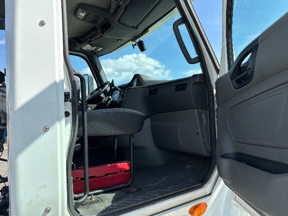 Day Cab Tractor-Heavy Duty Tractors-International-2019-LT625-Tifton-GA-320,697\n\t\tmiles-$ 25,750 - Image 11