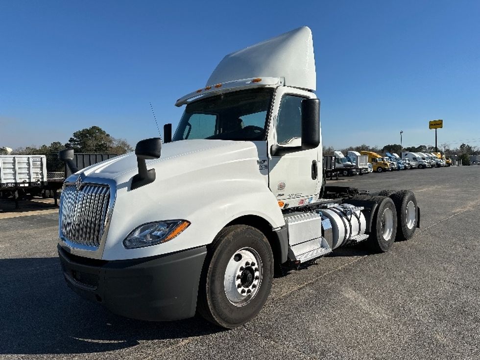 Day Cab Tractor-Heavy Duty Tractors-International-2019-LT625-Tifton-GA-332,710\n\t\tmiles-$ 25,750 - Image 1