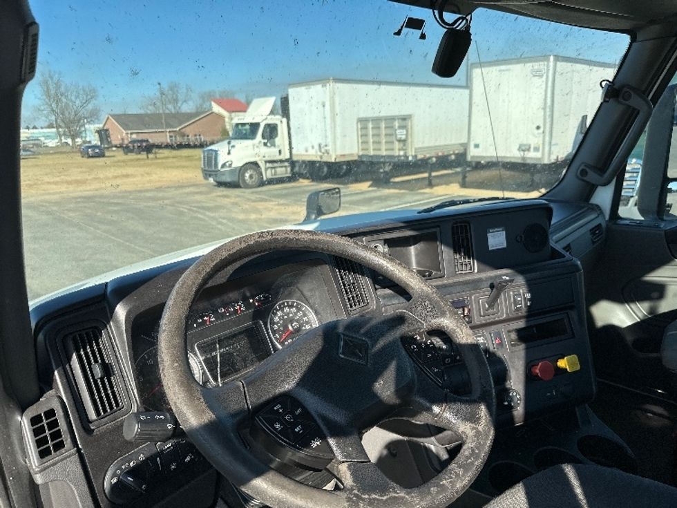 Day Cab Tractor-Heavy Duty Tractors-International-2019-LT625-Tifton-GA-332,710\n\t\tmiles-$ 25,750 - Image 10
