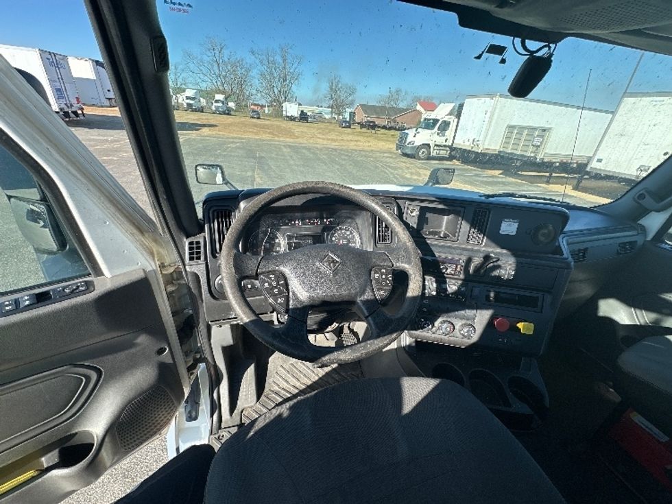 Day Cab Tractor-Heavy Duty Tractors-International-2019-LT625-Tifton-GA-332,710\n\t\tmiles-$ 25,750 - Image 11