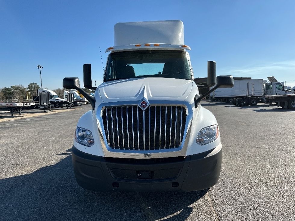 Day Cab Tractor-Heavy Duty Tractors-International-2019-LT625-Tifton-GA-332,710\n\t\tmiles-$ 25,750 - Image 2