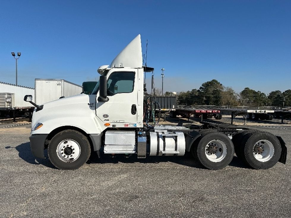 Day Cab Tractor-Heavy Duty Tractors-International-2019-LT625-Tifton-GA-332,710\n\t\tmiles-$ 25,750 - Image 4