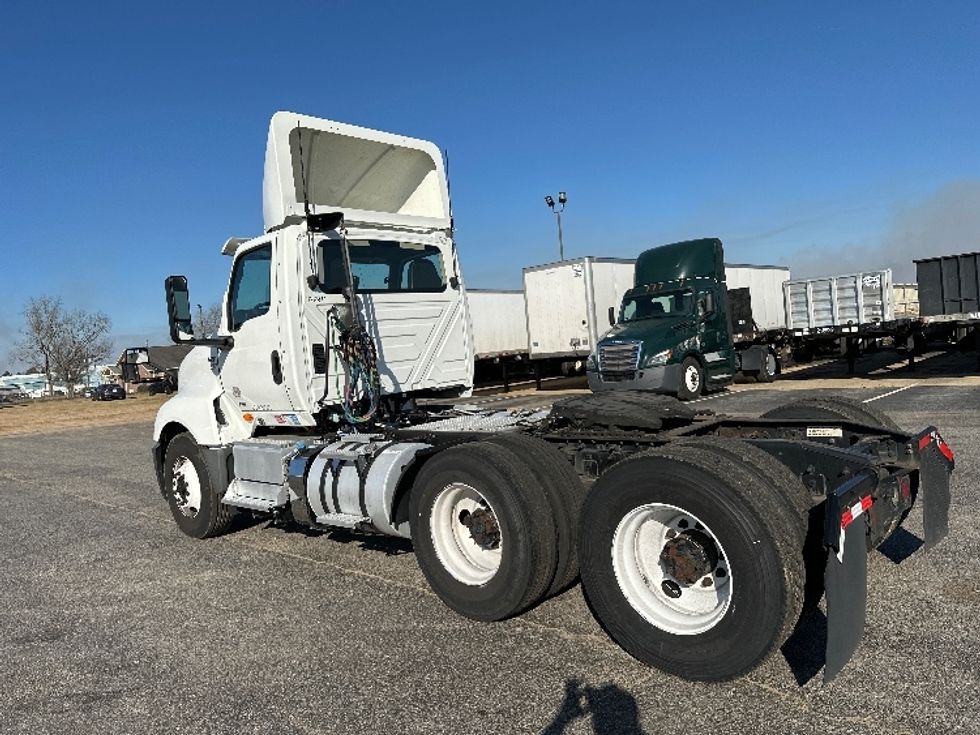 Day Cab Tractor-Heavy Duty Tractors-International-2019-LT625-Tifton-GA-332,710\n\t\tmiles-$ 25,750 - Image 5