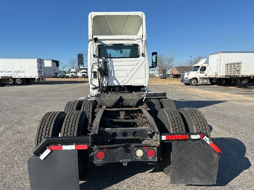 Day Cab Tractor-Heavy Duty Tractors-International-2019-LT625-Tifton-GA-332,710\n\t\tmiles-$ 25,750 - Image 6