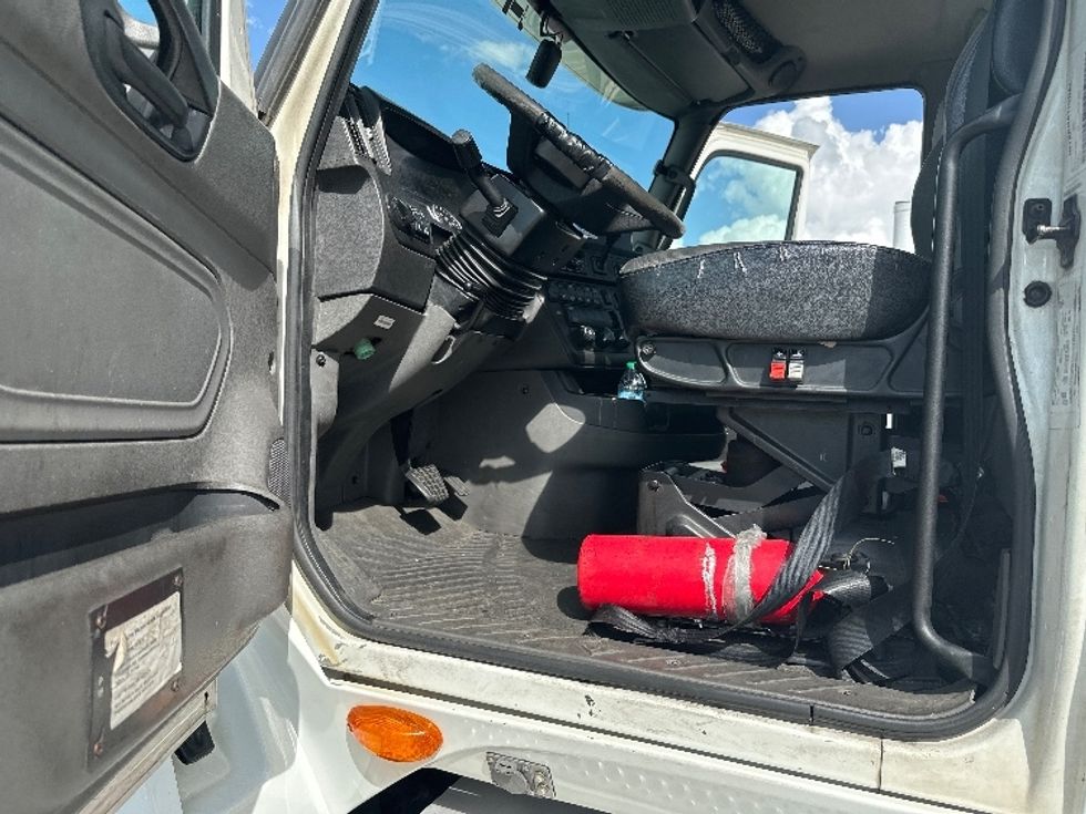 Day Cab Tractor-Heavy Duty Tractors-International-2019-LT625-Tifton-GA-438,412\n\t\tmiles-$ 22,500 - Image 9