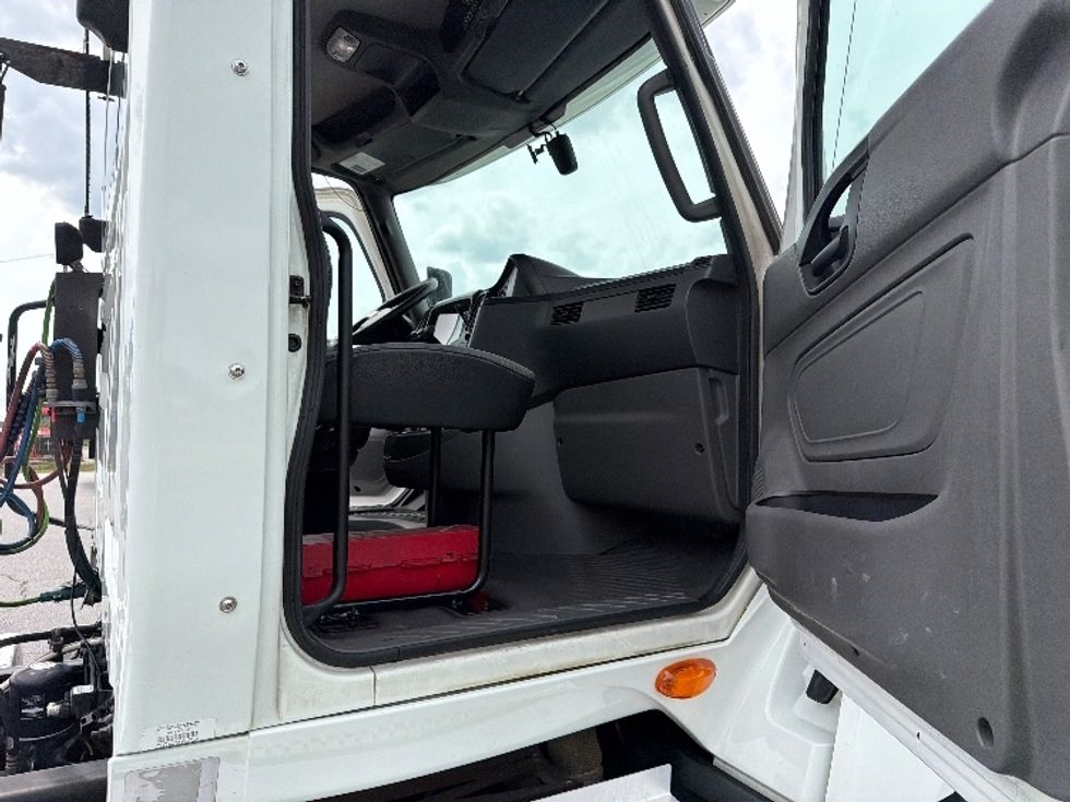 Day Cab Tractor-Heavy Duty Tractors-International-2019-LT625-Tifton-GA-502,309\n\t\tmiles-$ 22,000 - Image 12