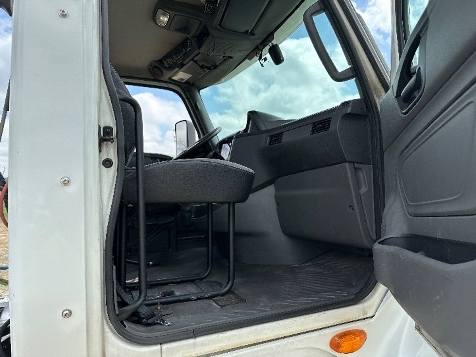Day Cab Tractor-Heavy Duty Tractors-International-2019-LT625-Tifton-GA-521,771\n\t\tmiles-$ 19,000 - Image 12