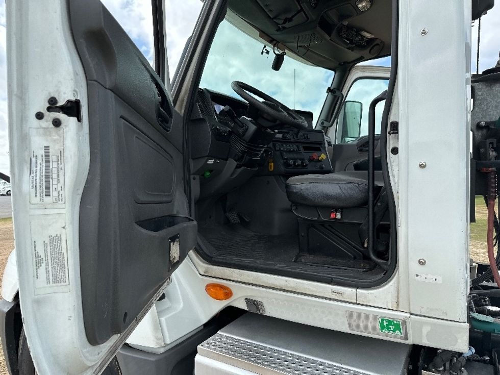 Day Cab Tractor-Heavy Duty Tractors-International-2019-LT625-Tifton-GA-521,771\n\t\tmiles-$ 19,000 - Image 9