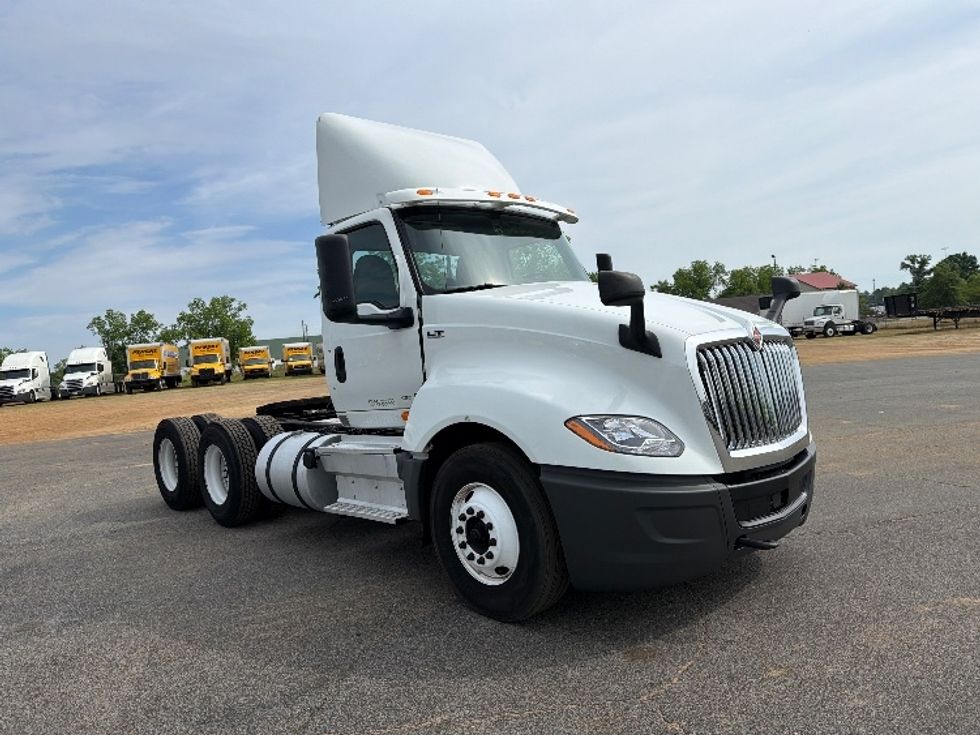 Day Cab Tractor-Heavy Duty Tractors-International-2019-LT625-Tifton-GA-568,998\n\t\tmiles-$ 19,000 - Image 1