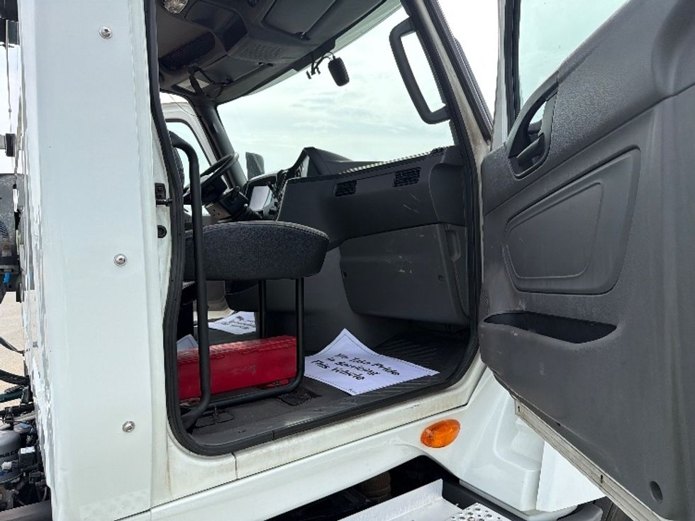 Day Cab Tractor-Heavy Duty Tractors-International-2019-LT625-Tifton-GA-568,998\n\t\tmiles-$ 19,000 - Image 10