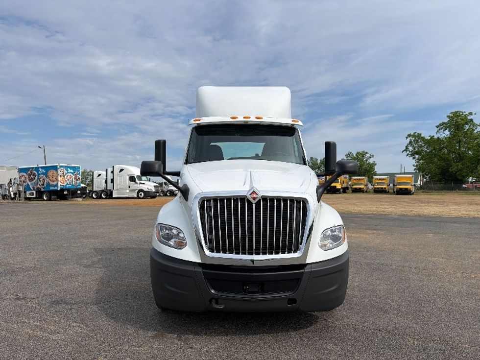 Day Cab Tractor-Heavy Duty Tractors-International-2019-LT625-Tifton-GA-568,998\n\t\tmiles-$ 19,000 - Image 2