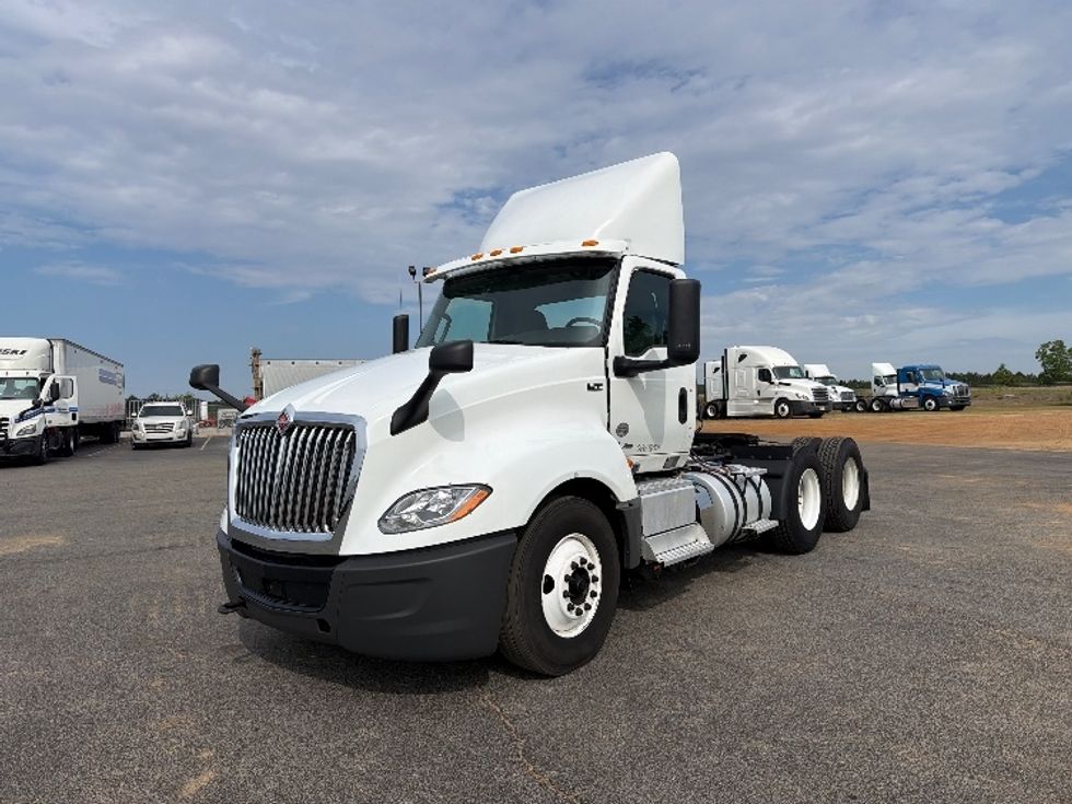 Day Cab Tractor-Heavy Duty Tractors-International-2019-LT625-Tifton-GA-568,998\n\t\tmiles-$ 19,000 - Image 3