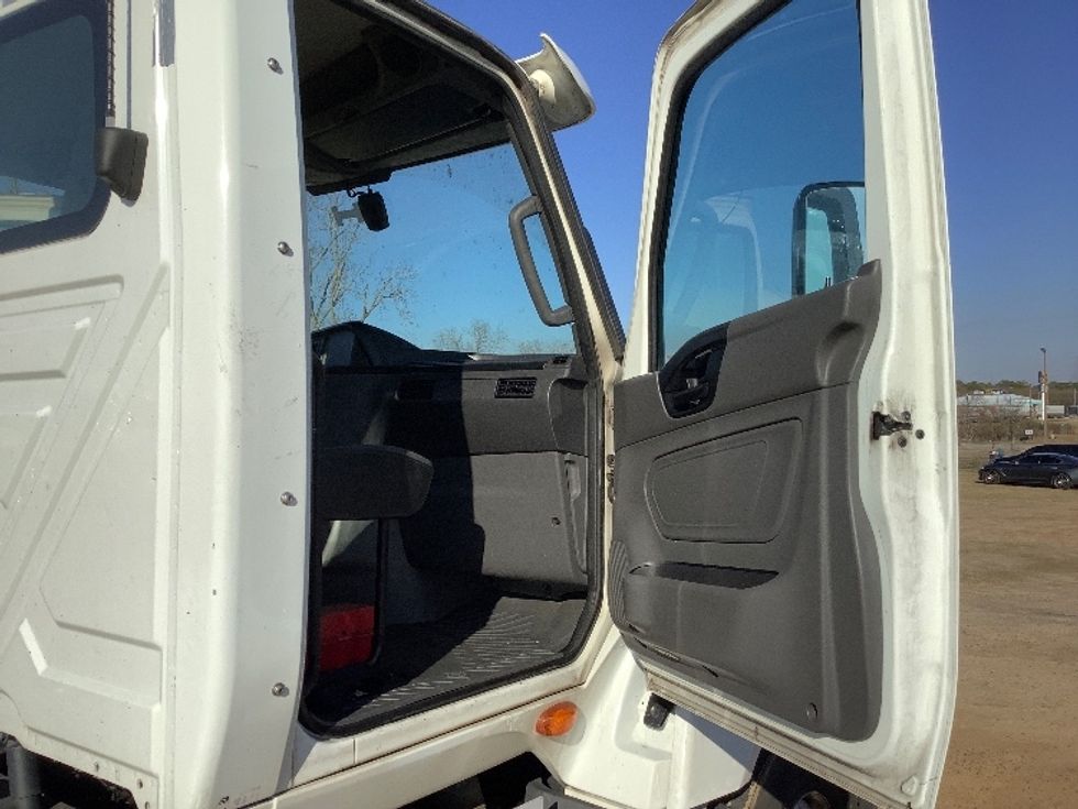 Day Cab Tractor-Heavy Duty Tractors-International-2019-LT625-Tifton-GA-577,611\n\t\tmiles-$ 19,000 - Image 12