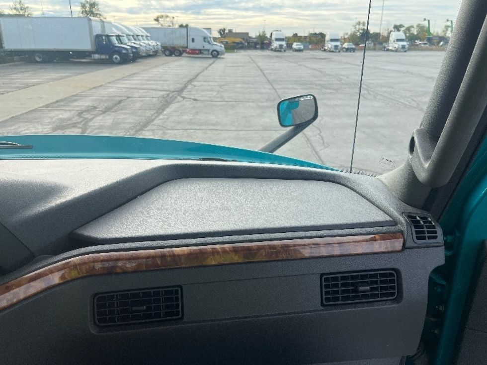 Day Cab Tractor-Heavy Duty Tractors-International-2019-LT625-Toronto-ON-601,975\n\t\tkm-$ 29,500 - Image 13