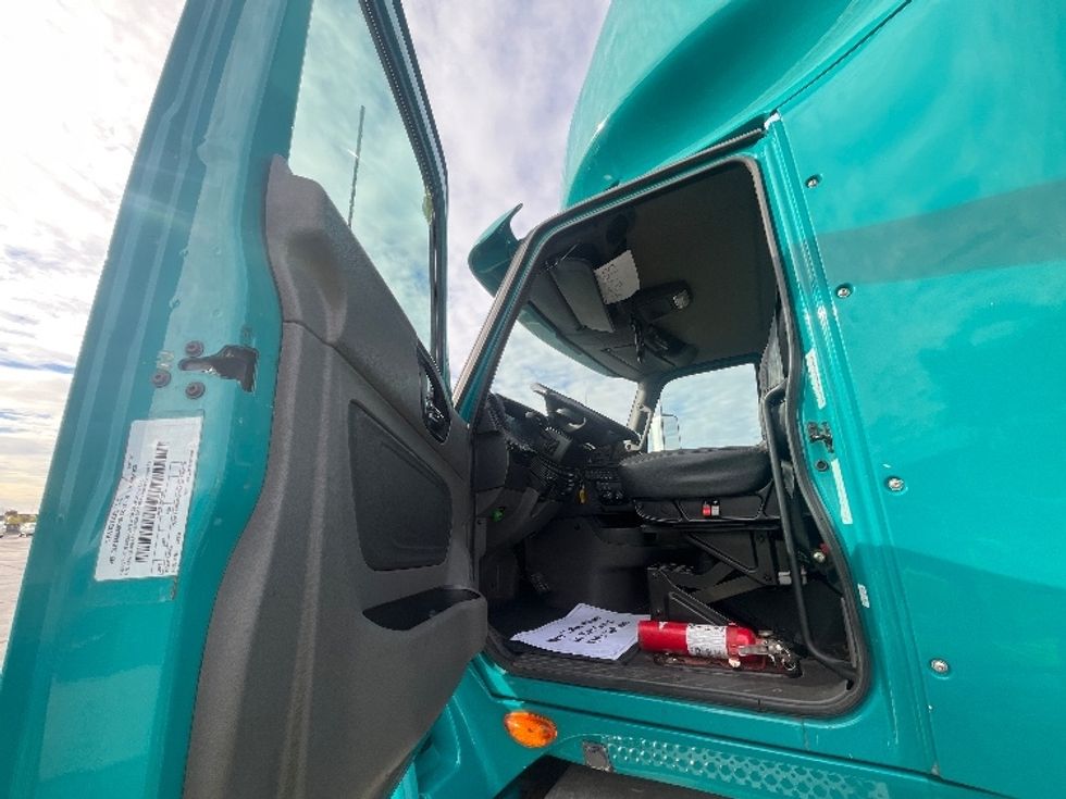 Day Cab Tractor-Heavy Duty Tractors-International-2019-LT625-Toronto-ON-601,975\n\t\tkm-$ 29,500 - Image 9