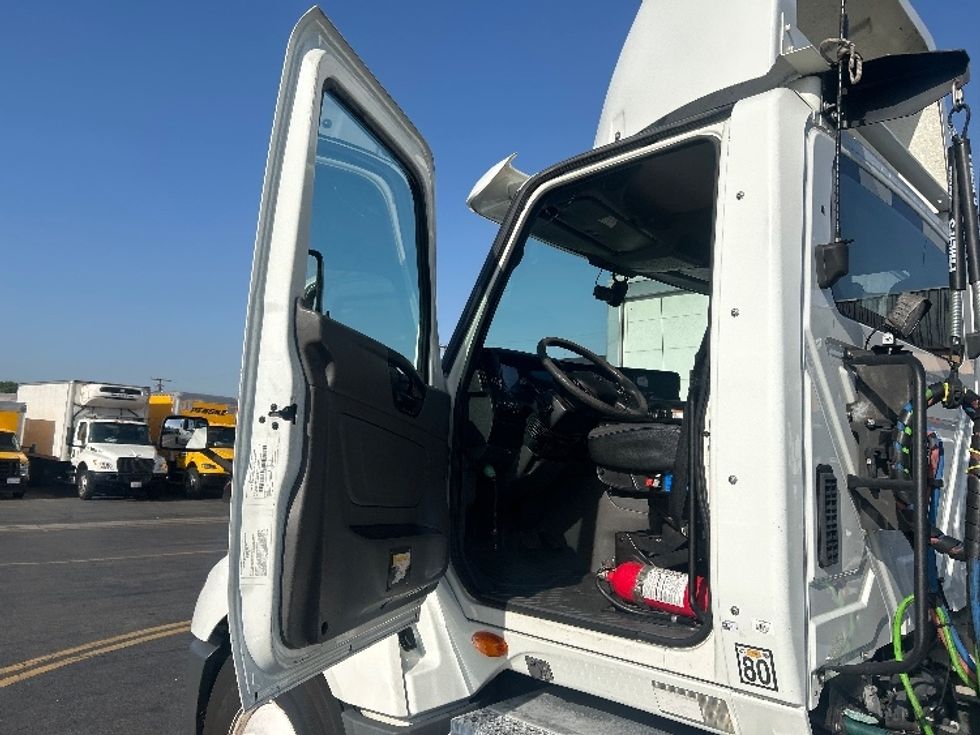 Day Cab Tractor-Heavy Duty Tractors-International-2019-LT625-Torrance-CA-188,907\n\t\tmiles-$ 27,500 - Image 9