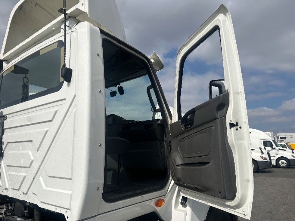 Day Cab Tractor-Heavy Duty Tractors-International-2019-LT625-Torrance-CA-193,717\n\t\tmiles-$ 29,000 - Image 11
