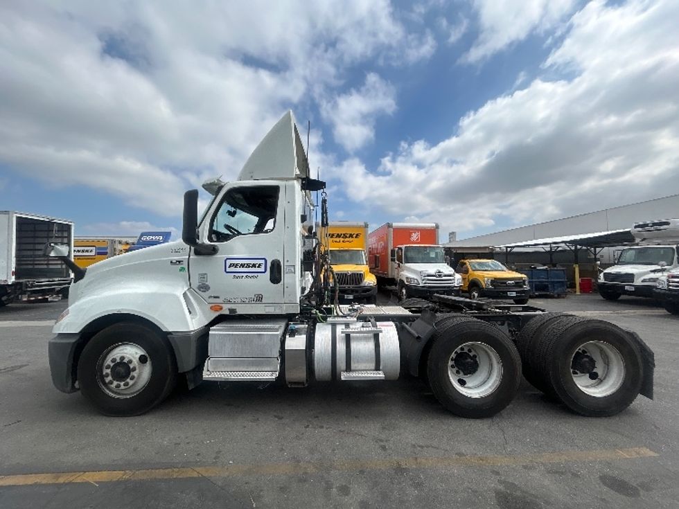 Day Cab Tractor-Heavy Duty Tractors-International-2019-LT625-Torrance-CA-193,717\n\t\tmiles-$ 29,000 - Image 4