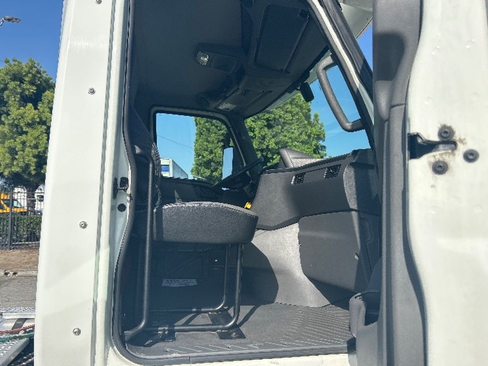 Day Cab Tractor-Heavy Duty Tractors-International-2019-LT625-Torrance-CA-198,264\n\t\tmiles-$ 31,750 - Image 12