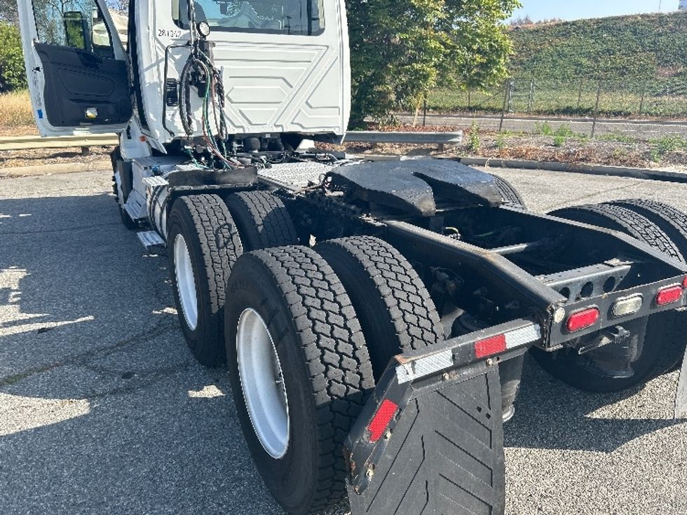 Day Cab Tractor-Heavy Duty Tractors-International-2019-LT625-Torrance-CA-198,264\n\t\tmiles-$ 31,750 - Image 17