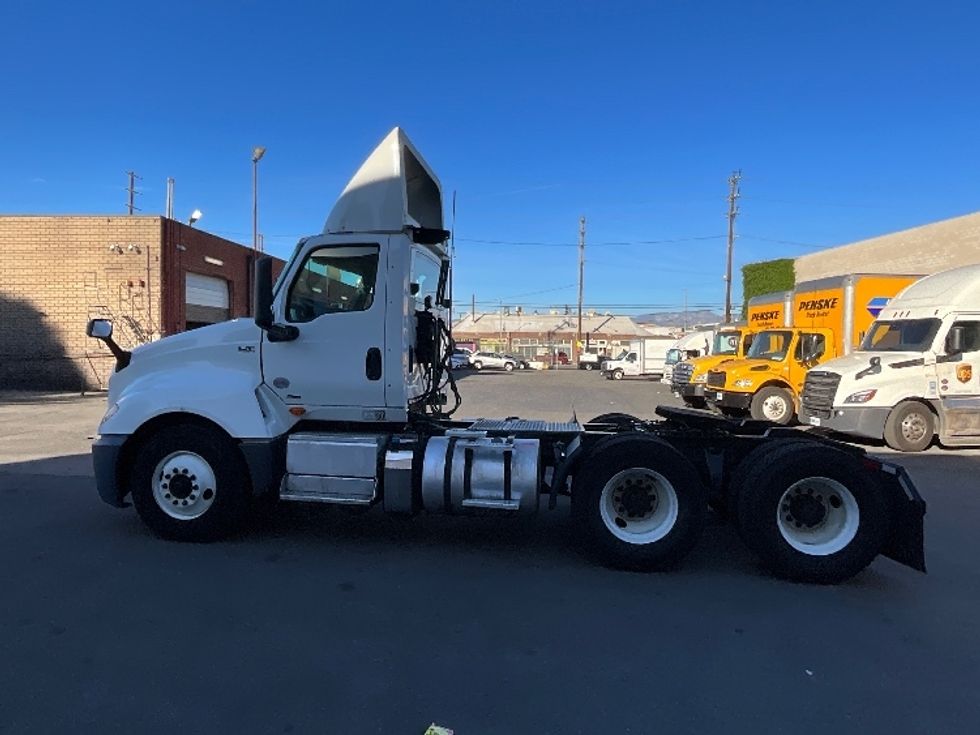 Day Cab Tractor-Heavy Duty Tractors-International-2019-LT625-Torrance-CA-200,802\n\t\tmiles-$ 23,750 - Image 4