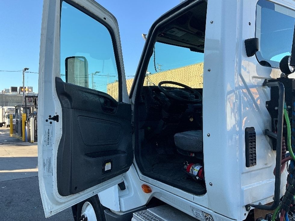 Day Cab Tractor-Heavy Duty Tractors-International-2019-LT625-Torrance-CA-200,802\n\t\tmiles-$ 23,750 - Image 9