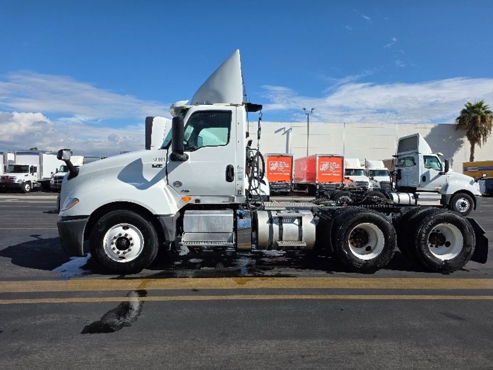 Day Cab Tractor-Heavy Duty Tractors-International-2019-LT625-Torrance-CA-228,386\n\t\tmiles-$ 30,750 - Image 4
