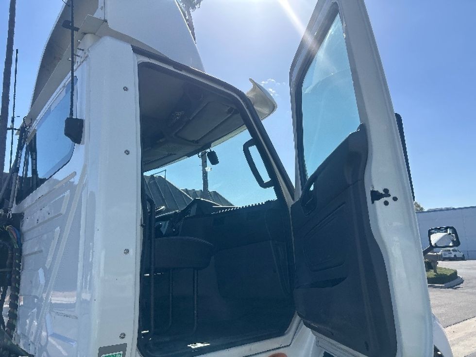 Day Cab Tractor-Heavy Duty Tractors-International-2019-LT625-Torrance-CA-233,919\n\t\tmiles-$ 27,750 - Image 12